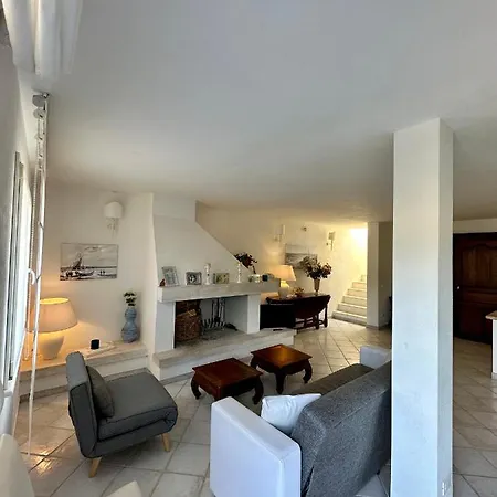 Chia Villas *